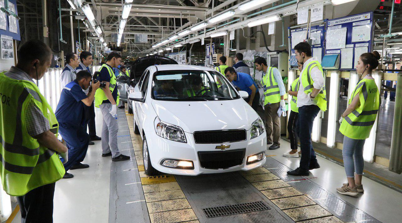 “UzAuto Motors” харидорларга машина беришни вақтинча тўхтатди