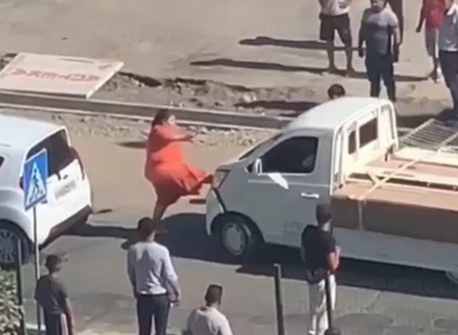 Машинада туртиб ўтилган аёл воқеаси бўйича расмий маълумот