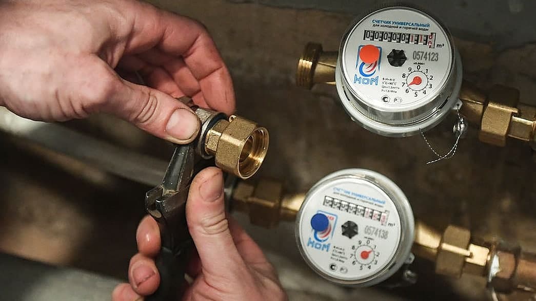 “Янги Ўзбекистондаги эскича қараш”. Сув “счётчик”ларини ўрнатиш истеъмолчи бўйнига илинмоқда