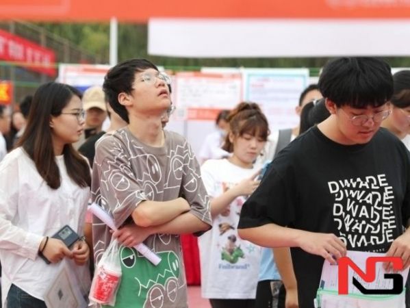 Трамп хитойлик талабаларни АҚШдан қувмоқчи