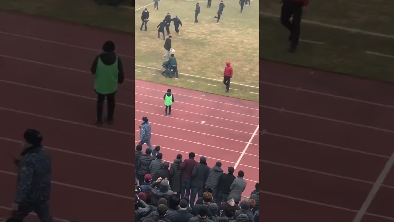 Фарғонада бўлиб ўтган ўйинда ҳакамлардан бирининг боши ёрилди