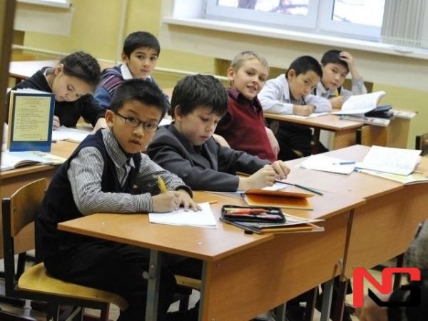 Россиядаги мигрант болаларининг ярми мактабга бормаяпти