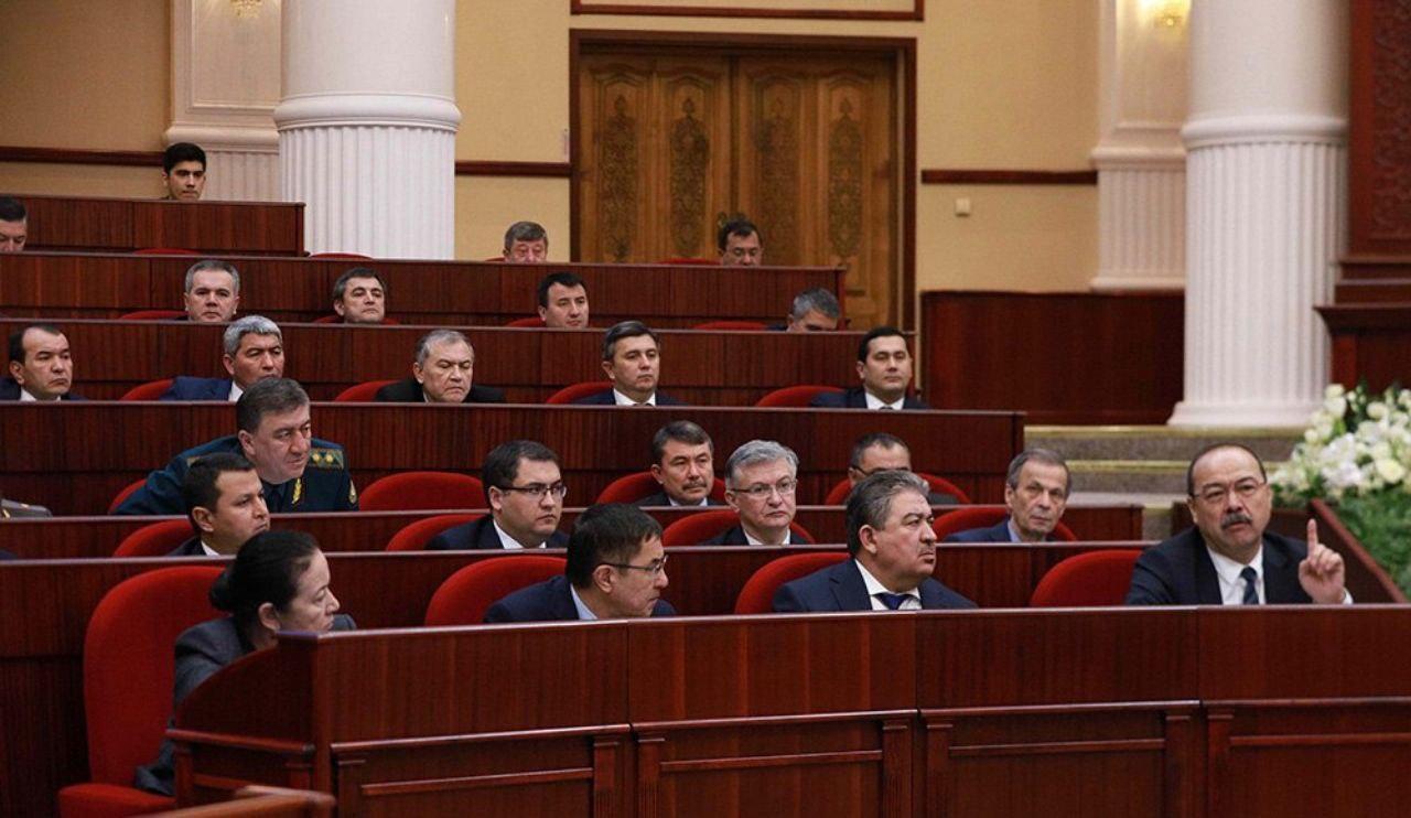 Президент Ҳукумат таркибини расман тасдиқлади. Учта лавозим эгасини кутмоқда