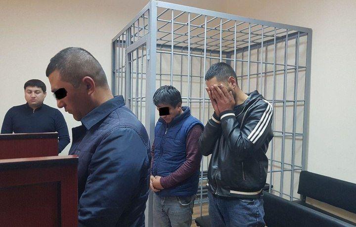 Самарқандда қиппа-яланғоч «сайр»га чиққан эркакларга суд ҳукми ўқилди