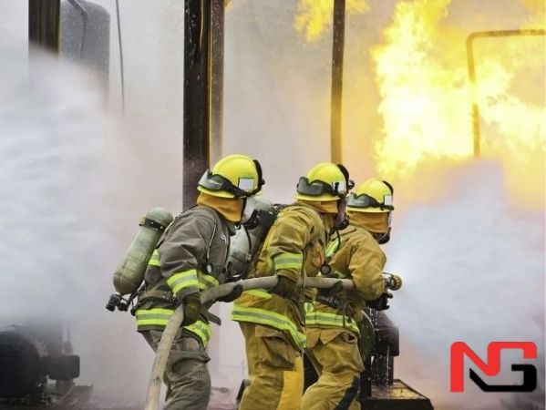 Тошкентда янги қурилаётган бино ёниб кетди