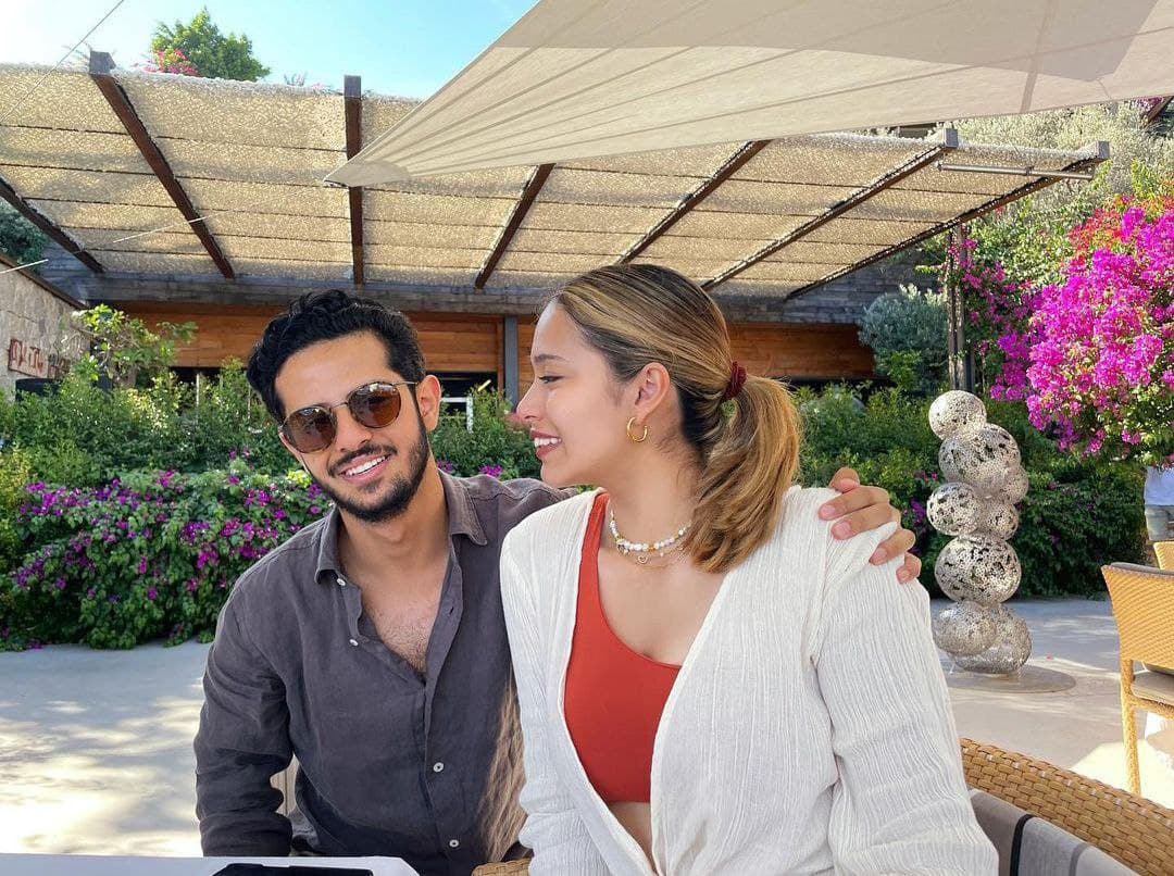 Гулнора Каримованинг қизи илк бор севган йигитининг суратини кўрсатди