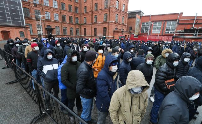 Россияда оғир вазиятга тушиб қолган 13 ўзбекистонлик ортга қайтарилди