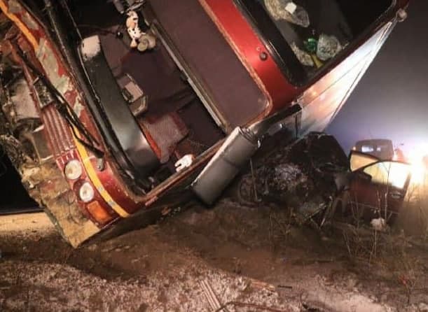 Ўзбеклар бўлган автобус Қозоғистонда ҳалокатга учради