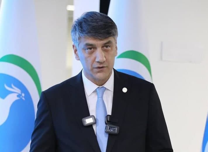 Алишер Қодиров ишчиларига намоз ўқиши учун шароит яратиб берган тадбиркор нотўғри жаримага тортилганини қайд этди