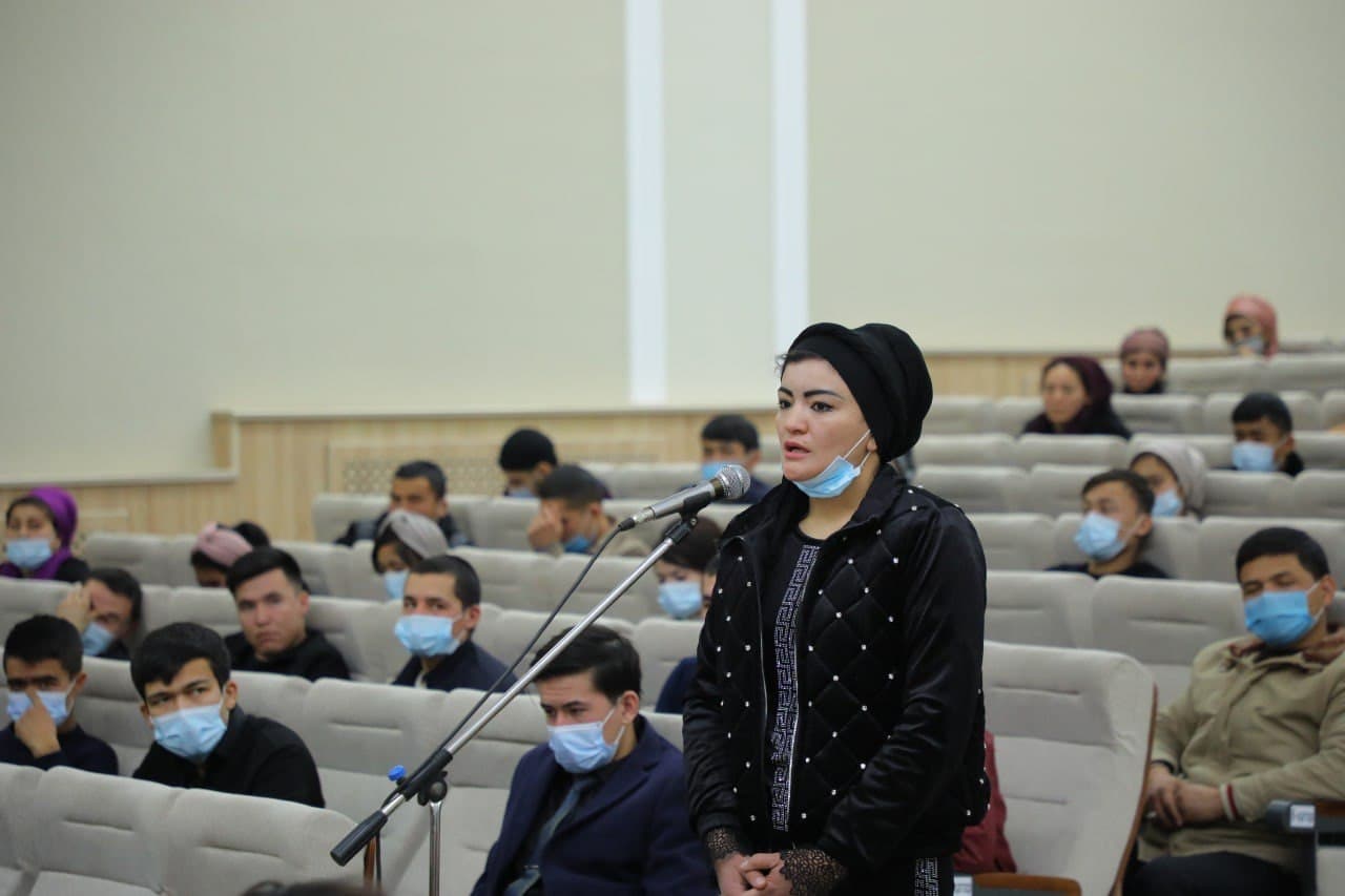 Прокурор ва ёшлар учрашуви изчил давом этмокда