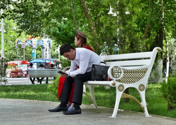 Ашхободда йигит ва қизларнинг бирга юриши тақиқланди – ОАВ