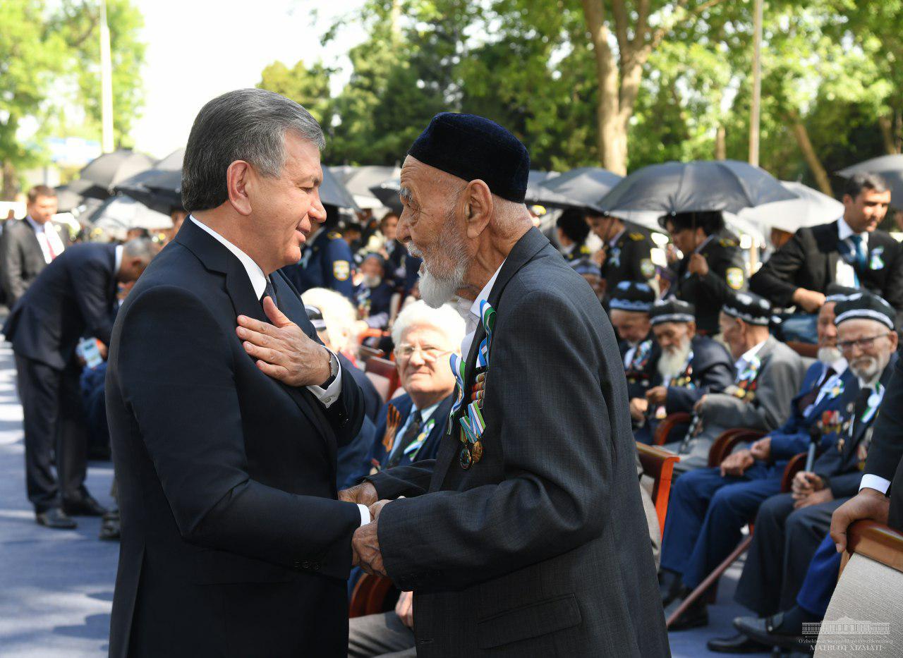 Президент Хотира ва қадрлаш кунини ўтказиш тўғрисида қарор имзолади