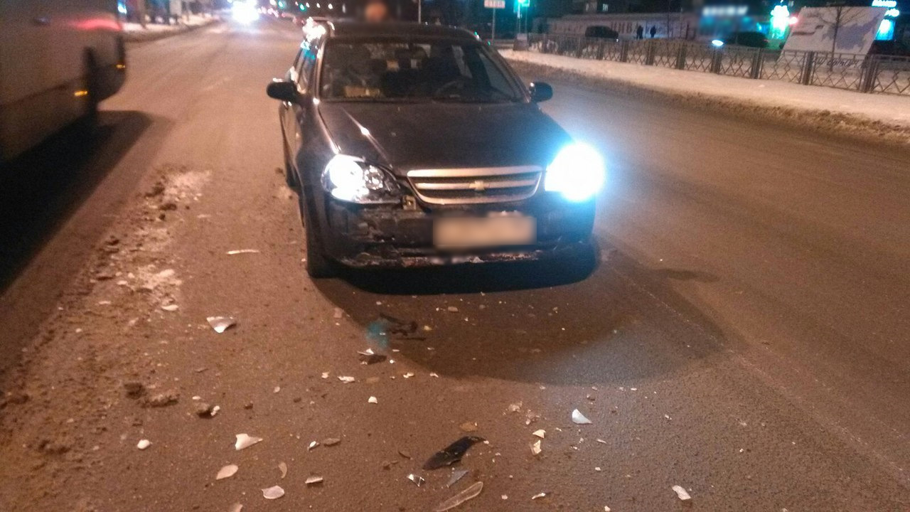 Тошкентда 19 ёшли йигит Lacetti`да ЙПХ инспекторини босиб кетди