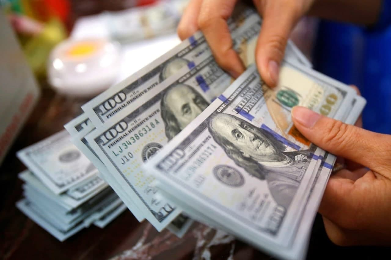 Доллар курси бир неча соат ичида кескин ошди