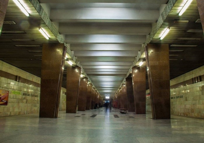 Тошкент метрополитенининг Мирзо Улуғбек бекатида номаълум эркак ўзини поезд тагига ташлади