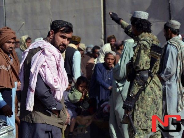 “Толибон” омма олдида эркак ва аёлни аёвсиз қамчилади