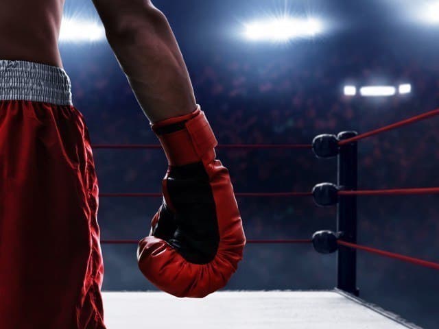 Индонезиялик боксчи оғир нокаутдан кейин вафот этди