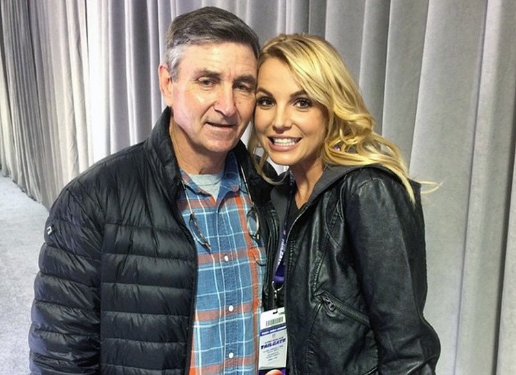 Бритни Спирс отаси билан судлашмоқда