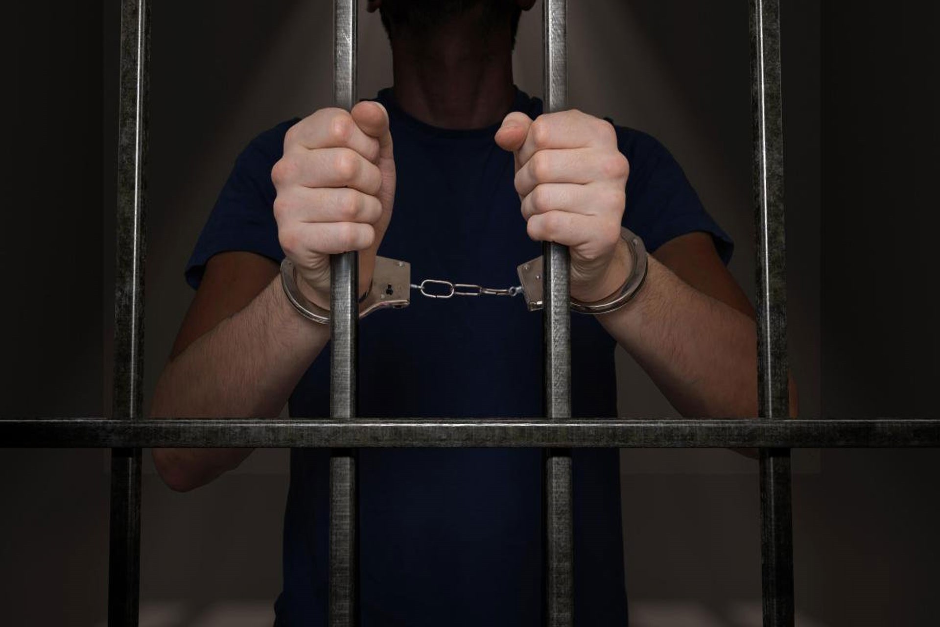 Синглисига гап отган эркакдан ўч олган ака 19 йилга қамалди