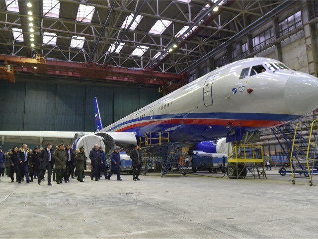 Ўзбекистон санкциялар гирдобидаги Россияга самолёт ишлаб чиқаришга ёрдам беради