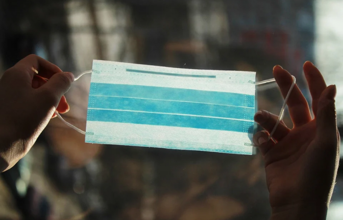 Тиббий ниқобни кўп тақиб юрса, ўпка қуриб қоладими?