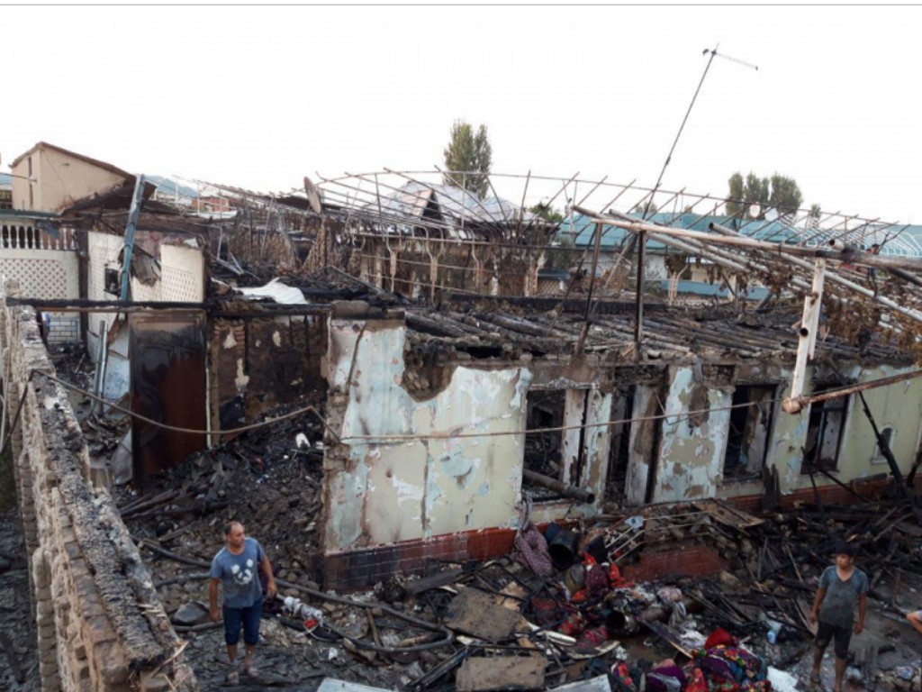 Наманганда бирданига учта уй ёнди